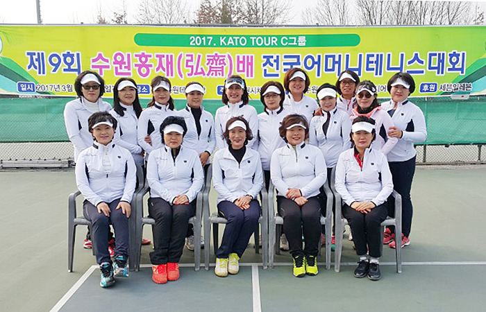 20여년을 수원어머니를 지켜온 고문들과 임원들. 사진제공 조선행 총무