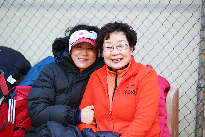 국화부 최고령자 출전선수를 기록한 김옥순님. 대회 3일전 어머니 상을 치렀다 한다.