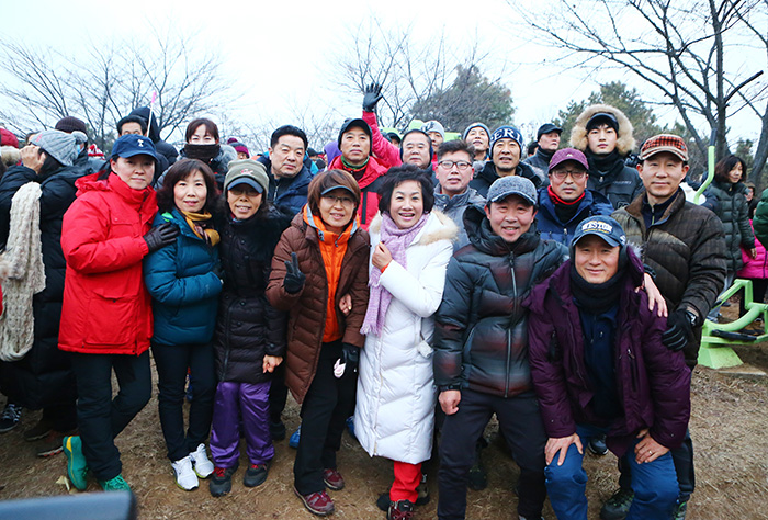 새해 첫 날 첫 식사를 함께 먹는 클럽  기사 이미지