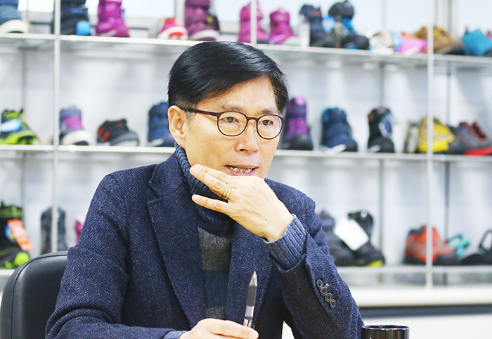 만약, 비트로를 22년간 일본에서 키웠으면 미즈노를, 미국에서 키웠으면 언더아머를 뛰어 넘었을 것이다. 라고 이원목 회장은 말했다.