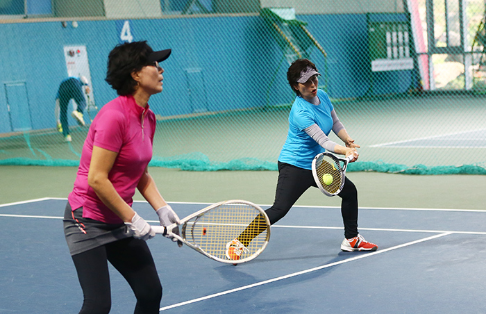 한마음 테니스대회는 처음에는 각 조별로, 그 후는 동서남북 4개조로 편성해서 팀전을 했다.