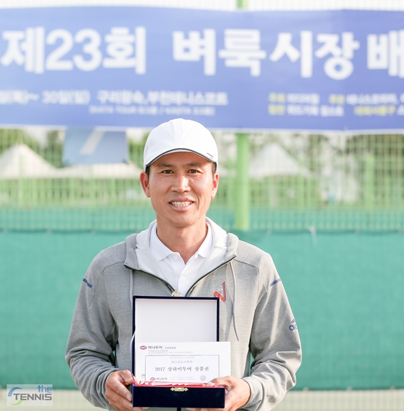 단식부 우승자 윤충식(홍천단사모)