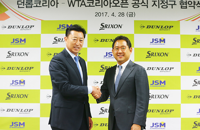 코리아오픈 토너먼트 디렉터이자 JSM이진수 대표(좌)와 던롭 코리아의 홍순성 대표(우)는 이번 협약식을 계기로 한국 테니스의 발전을 위해 협력해 나가기로 했다.