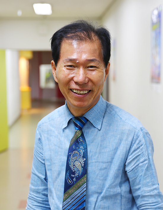 부산오픈 대회장인 김영철 부산시테니스협회장