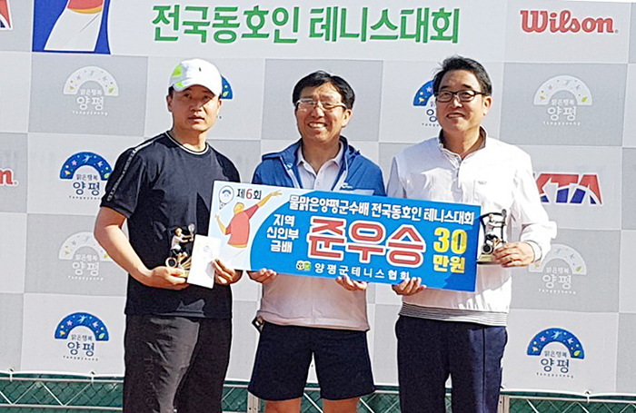 금배부 준우승을 차지하여 50만원의 상금을 탔다. 그 돈은 단체 회식비로 사용했다. 시상: 정상욱 협회장(중앙)