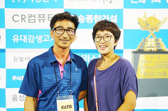 서산시장배6쪽마늘대회 박상현 감독과(좌)과 강미화님(우)