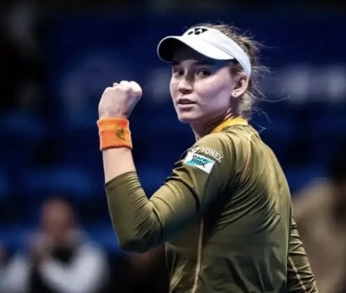 WTA 파이널스 막차에 합류한 리바키나가 3승으로 가장 먼저 4강에 올랐다