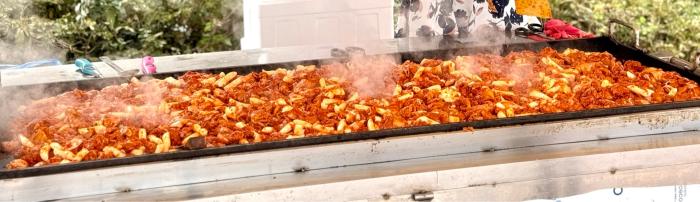 올해는 닭갈비 불고기 외에도 문어와 양미라가 추가됐다 한광호 대회장은 선수들에게 먹이겠다며 양미리를 당일 잡은 것으로 손수 준비했다