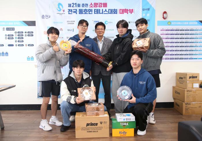 테니스로 하나 된 청춘들, 소양강의 바람 속으로  기사 이미지