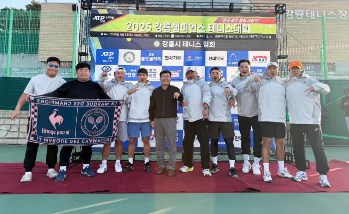 전국최강클럽전 우승을 차지한 어벤져스 팀