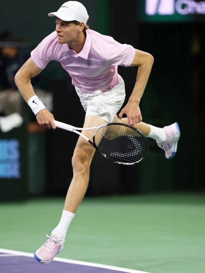 시너의 역사 도전, 즈베레프의 랭킹 반등, 그리고 시비옹테크의 충격 탈락 기사 이미지